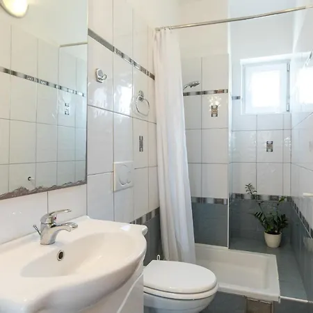 Cvijic Beige Apartment Punat