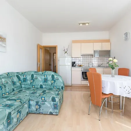Apartment Cvijic Beige Punat